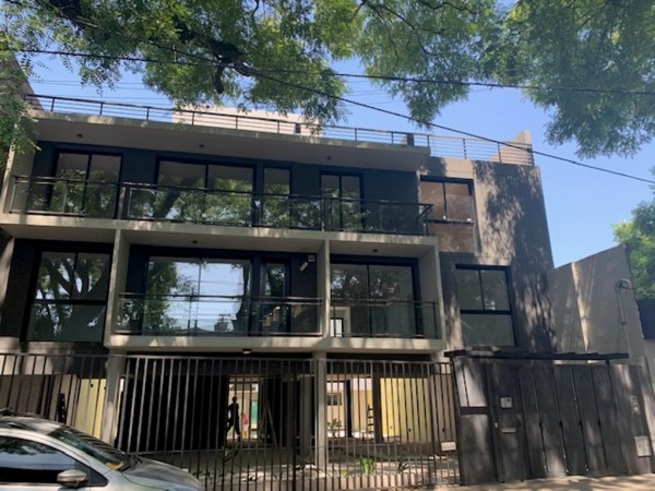 **CERCA DE TODO**NUEVO VALOR* SAN ISIDRO CASCO HISTORICO** 3 AMBIENTES GRANDES CON COCHERA-PISO 1°