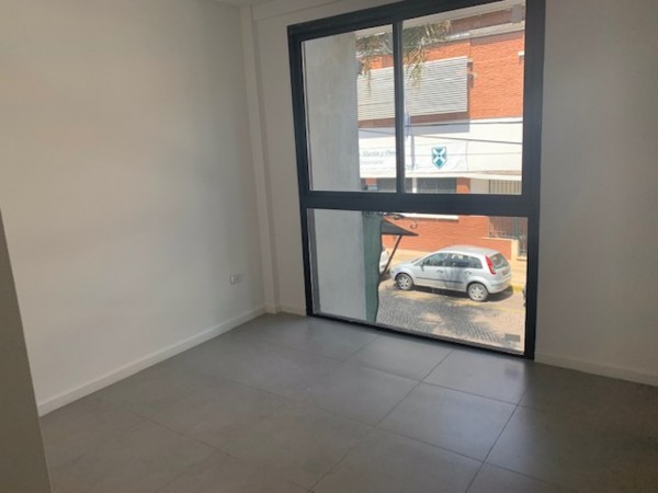 **CERCA DE TODO**NUEVO VALOR* SAN ISIDRO CASCO HISTORICO** 3 AMBIENTES GRANDES CON COCHERA-PISO 1°