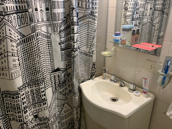 -LINDISIMO DEPTO DE DOS AMBIENTES, CON BALCON, Y EXCELENTE UBICACION. VISTA ABIERTA CFTE