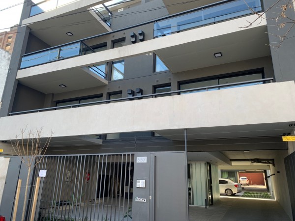TRES AMBIENTES CON DOS BAÑOS- BALCON-COCHERA- CON EXCELENTE UBICACION-