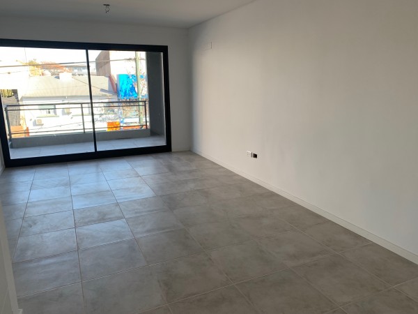 TRES AMBIENTES CON DOS BAÑOS- BALCON-COCHERA- CON EXCELENTE UBICACION-
