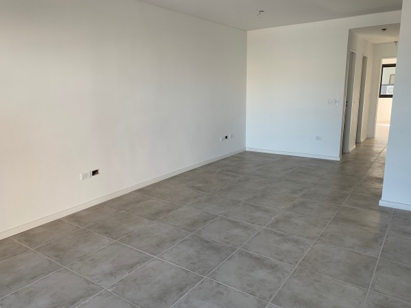 TRES AMBIENTES CON DOS BAÑOS- BALCON-COCHERA- CON EXCELENTE UBICACION-