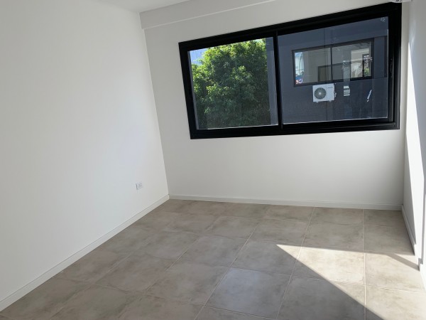 TRES AMBIENTES CON DOS BAÑOS- BALCON-COCHERA- CON EXCELENTE UBICACION-
