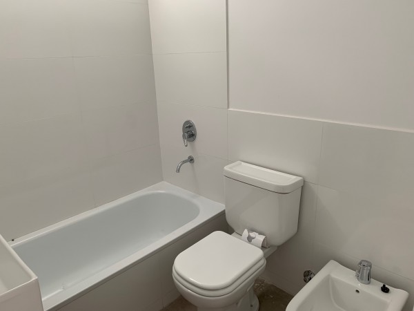 TRES AMBIENTES CON DOS BAÑOS- BALCON-COCHERA- CON EXCELENTE UBICACION-
