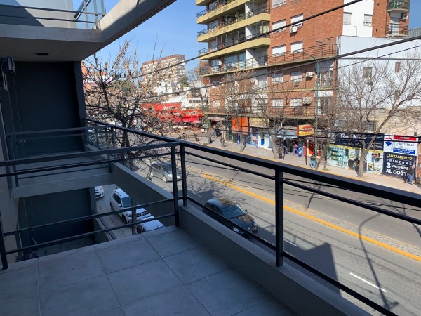 TRES AMBIENTES CON DOS BAÑOS- BALCON-COCHERA- CON EXCELENTE UBICACION-