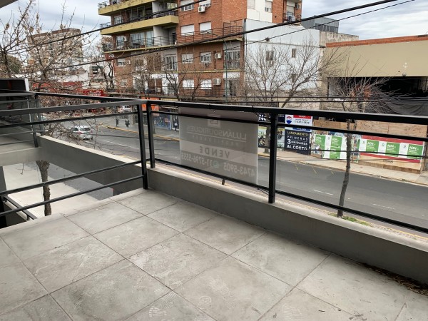 TRES AMBIENTES CON DOS BAÑOS- BALCON-COCHERA- CON EXCELENTE UBICACION-