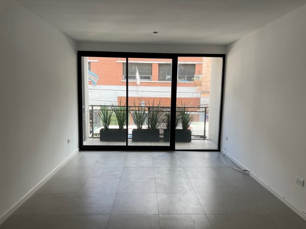 **CERCA DE TODO**NUEVO VALOR* SAN ISIDRO CASCO HISTORICO** 3 AMBIENTES GRANDES CON COCHERA-PISO 1°