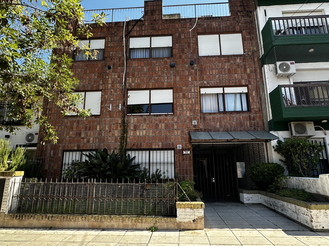 Departamento en San Isidro en PB con patio propio