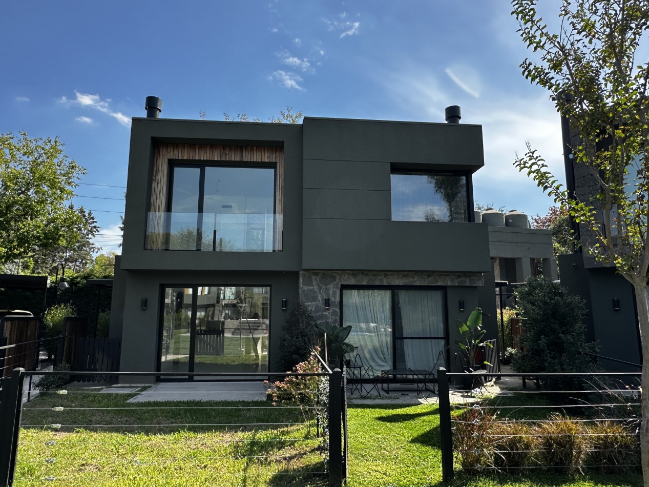 BARRIO LOS CIPRESES, CASA TIPO DUPLEX EN VENTA - A ESTRENAR