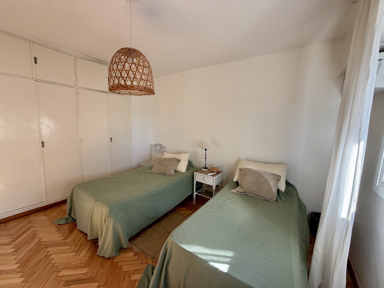 CASA EN VENTA EN MARTINEZ, CON PILETA JARDIN Y QUINCHO