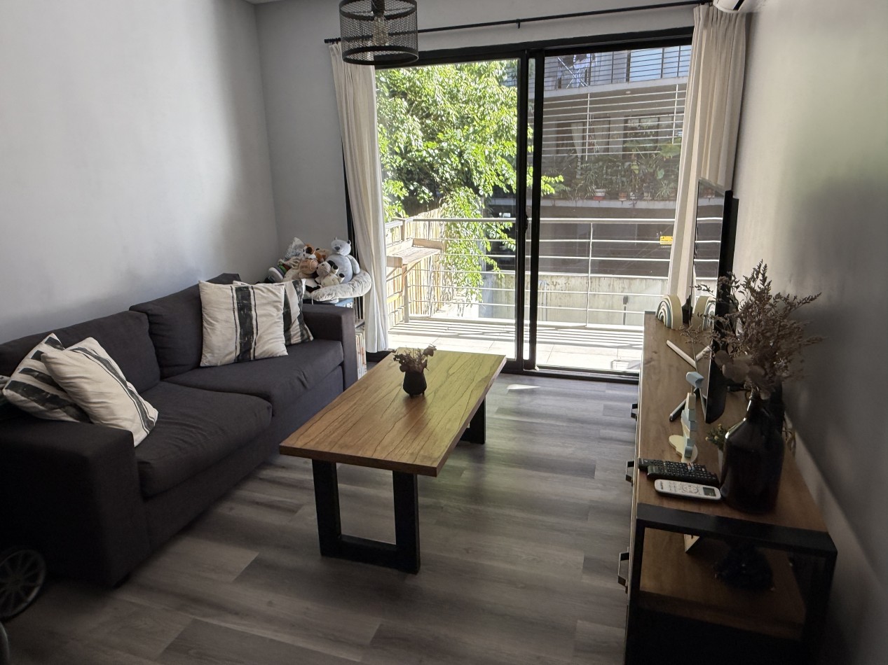 Departamento en venta de dos amplios ambientes con balcon 