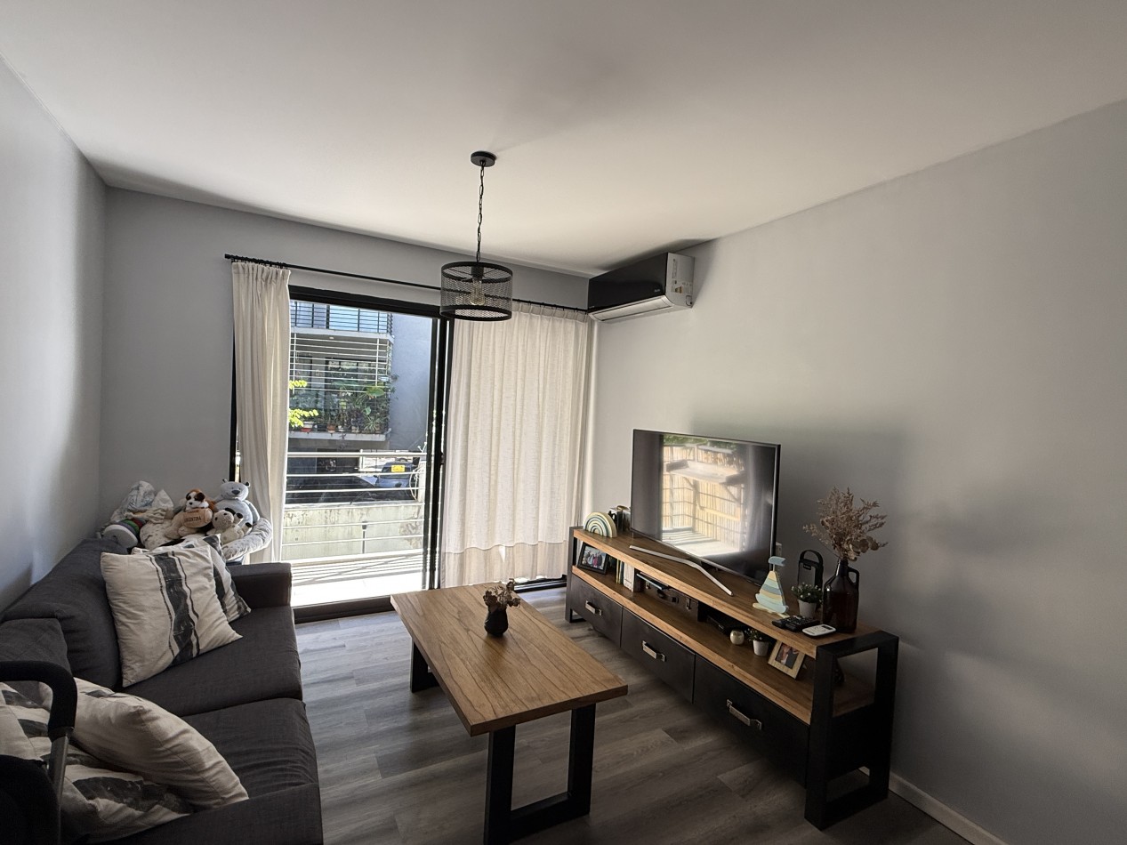 Departamento en venta de dos amplios ambientes con balcon 