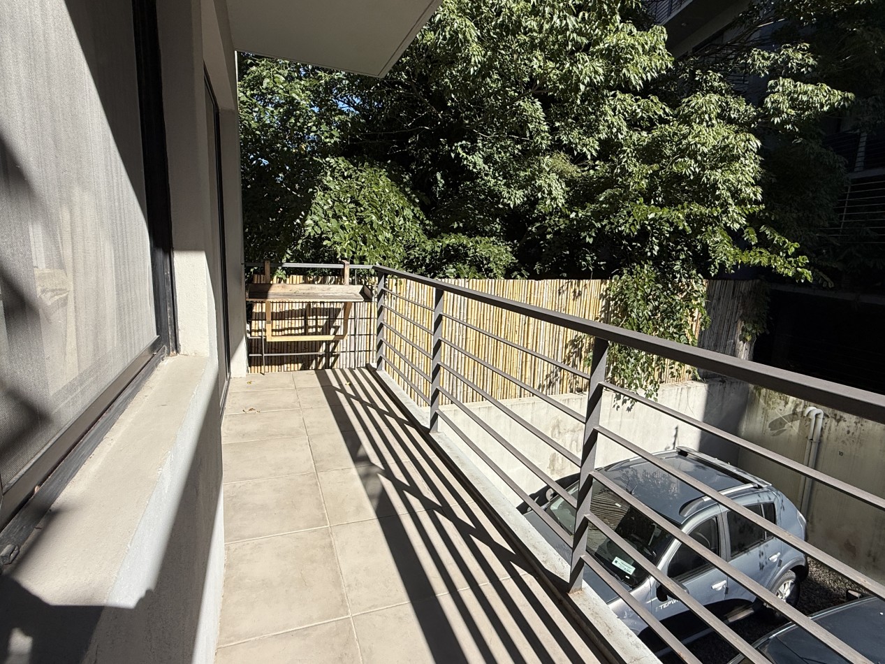 Departamento en venta de dos amplios ambientes con balcon 