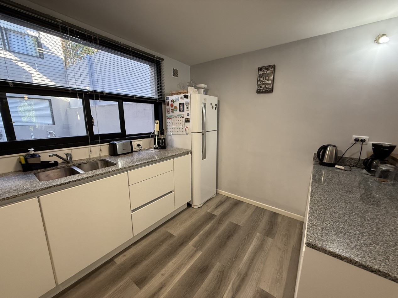 Departamento en venta de dos amplios ambientes con balcon 