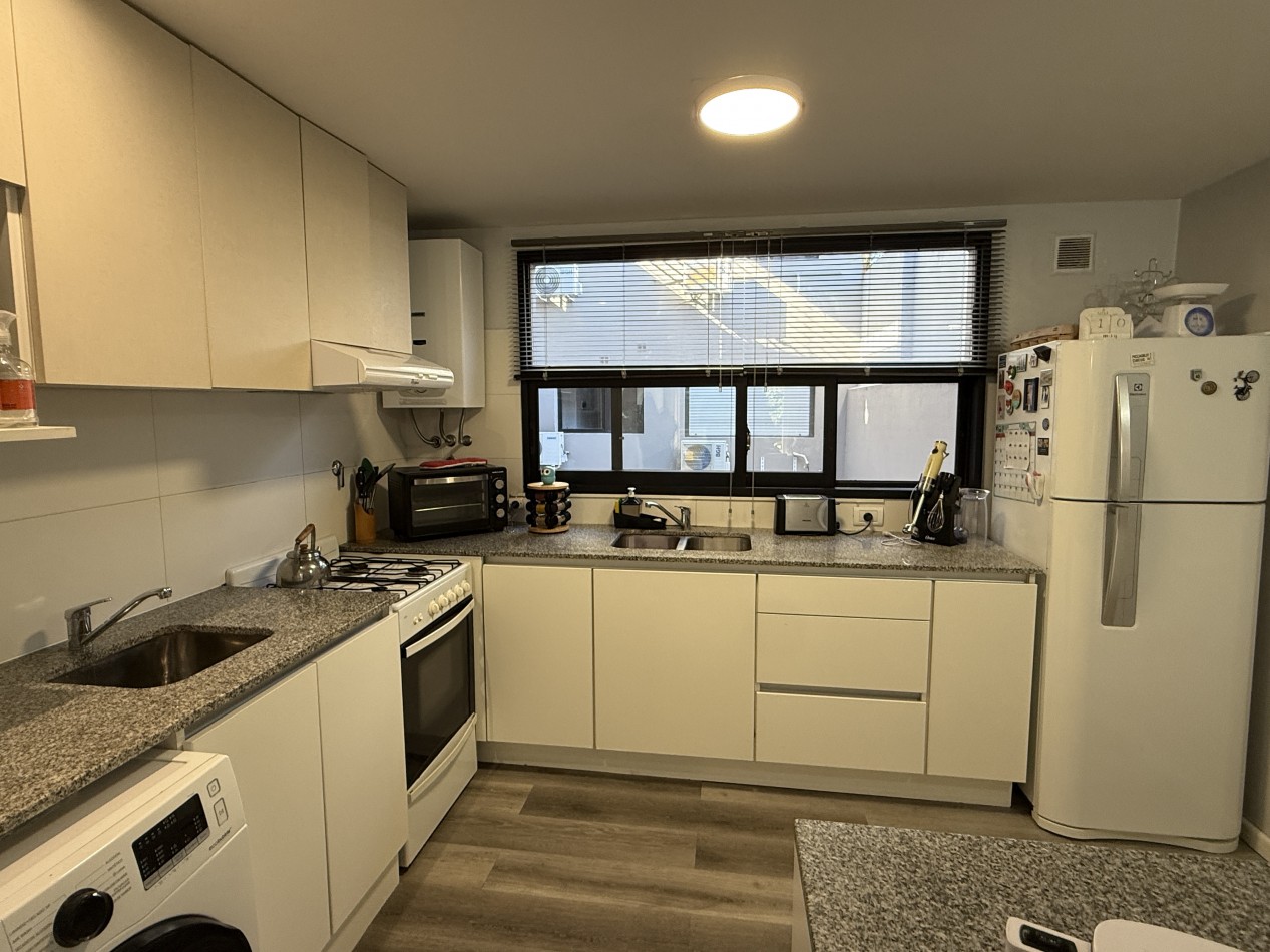 Departamento en venta de dos amplios ambientes con balcon 