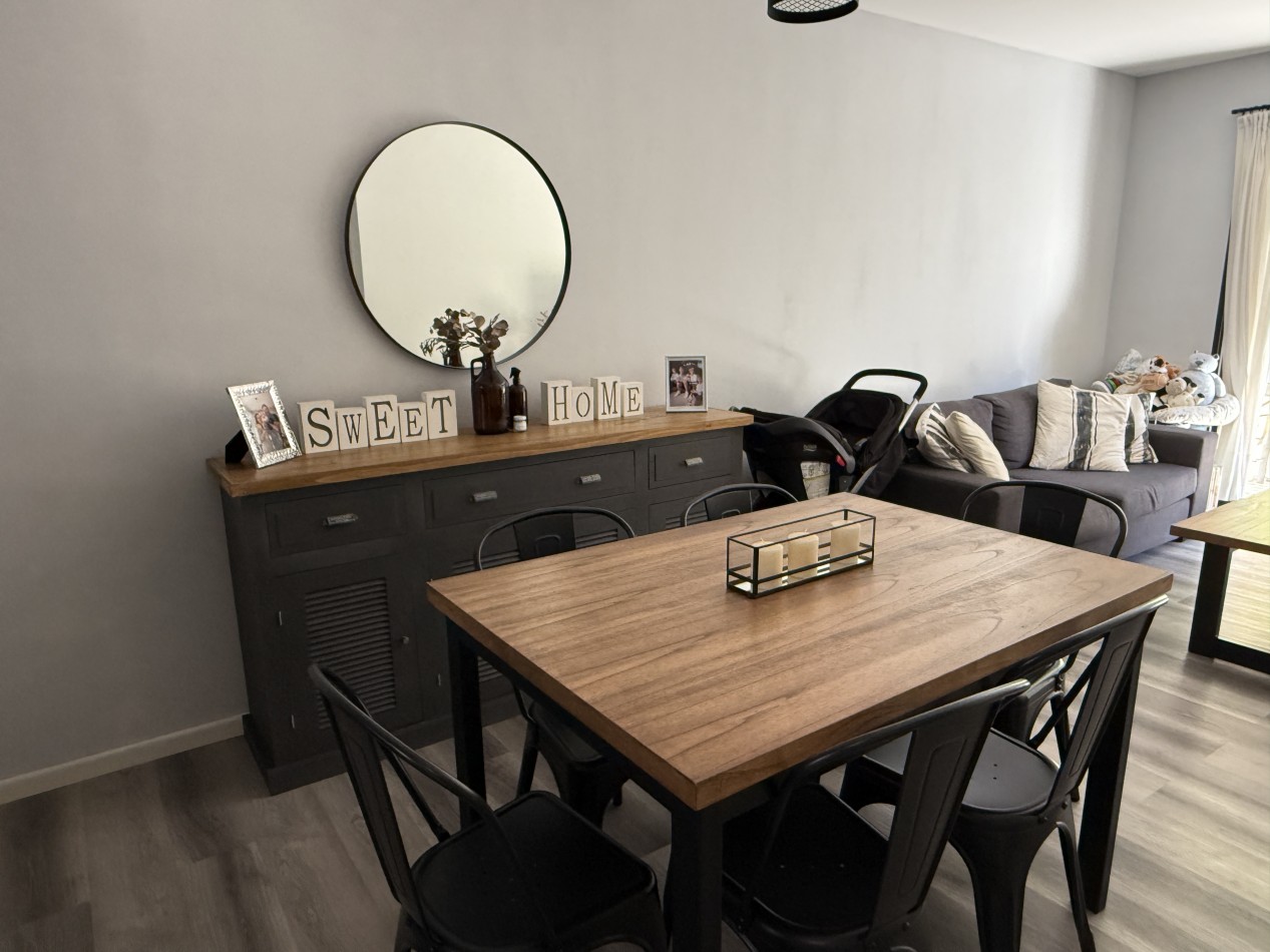 Departamento en venta de dos amplios ambientes con balcon 