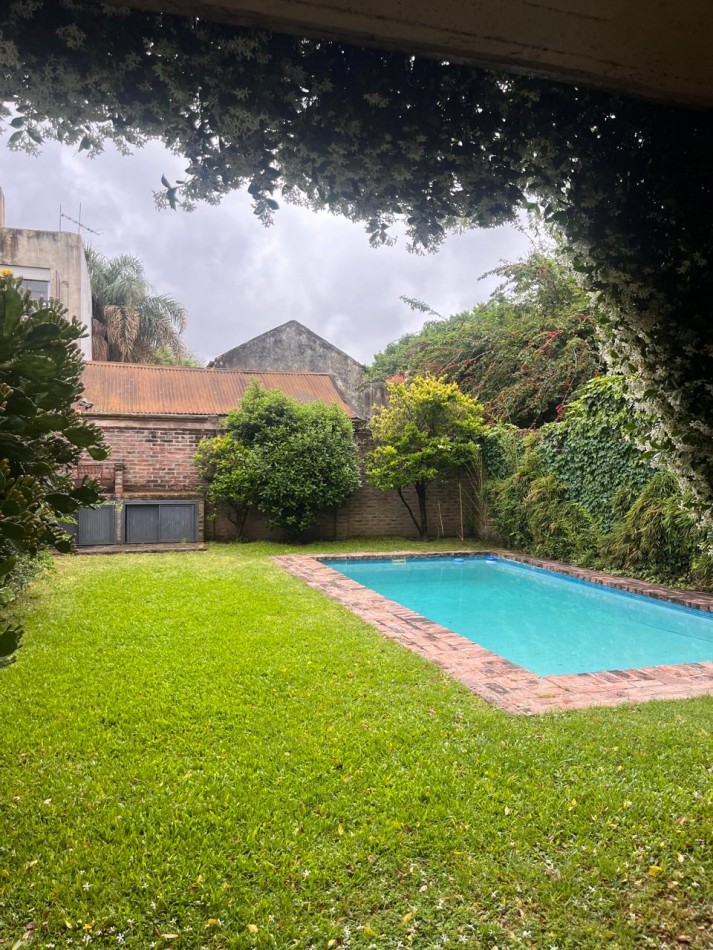 Departamento en duplex en alquiler con cochera por un año