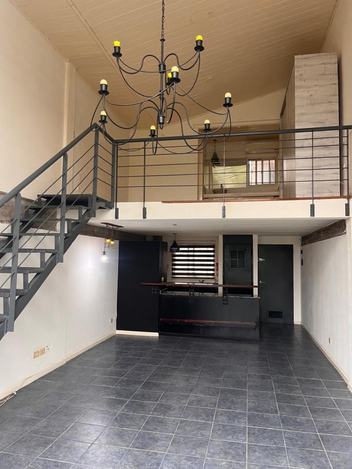 Departamento en duplex en alquiler con cochera por un año