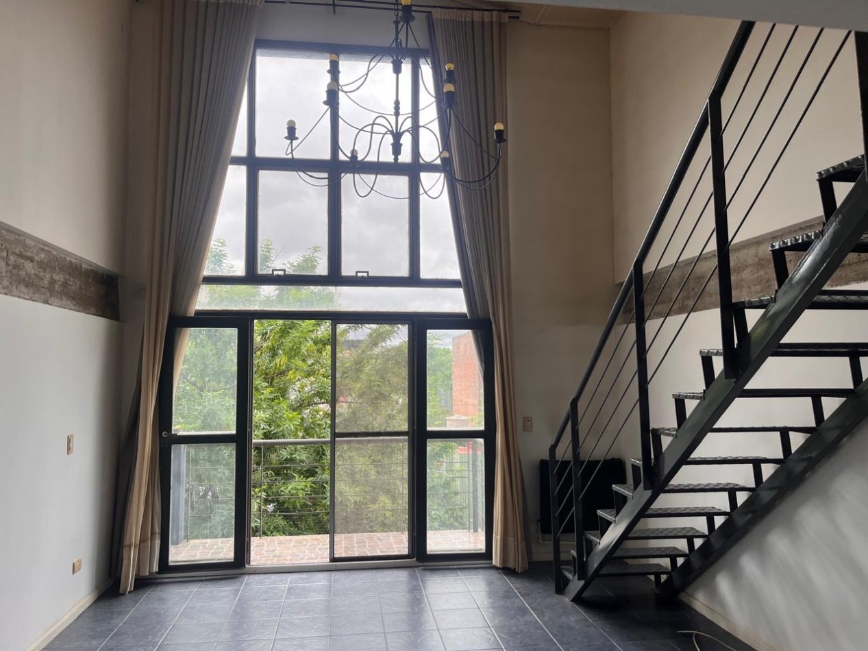 Departamento en duplex en alquiler con cochera por un año