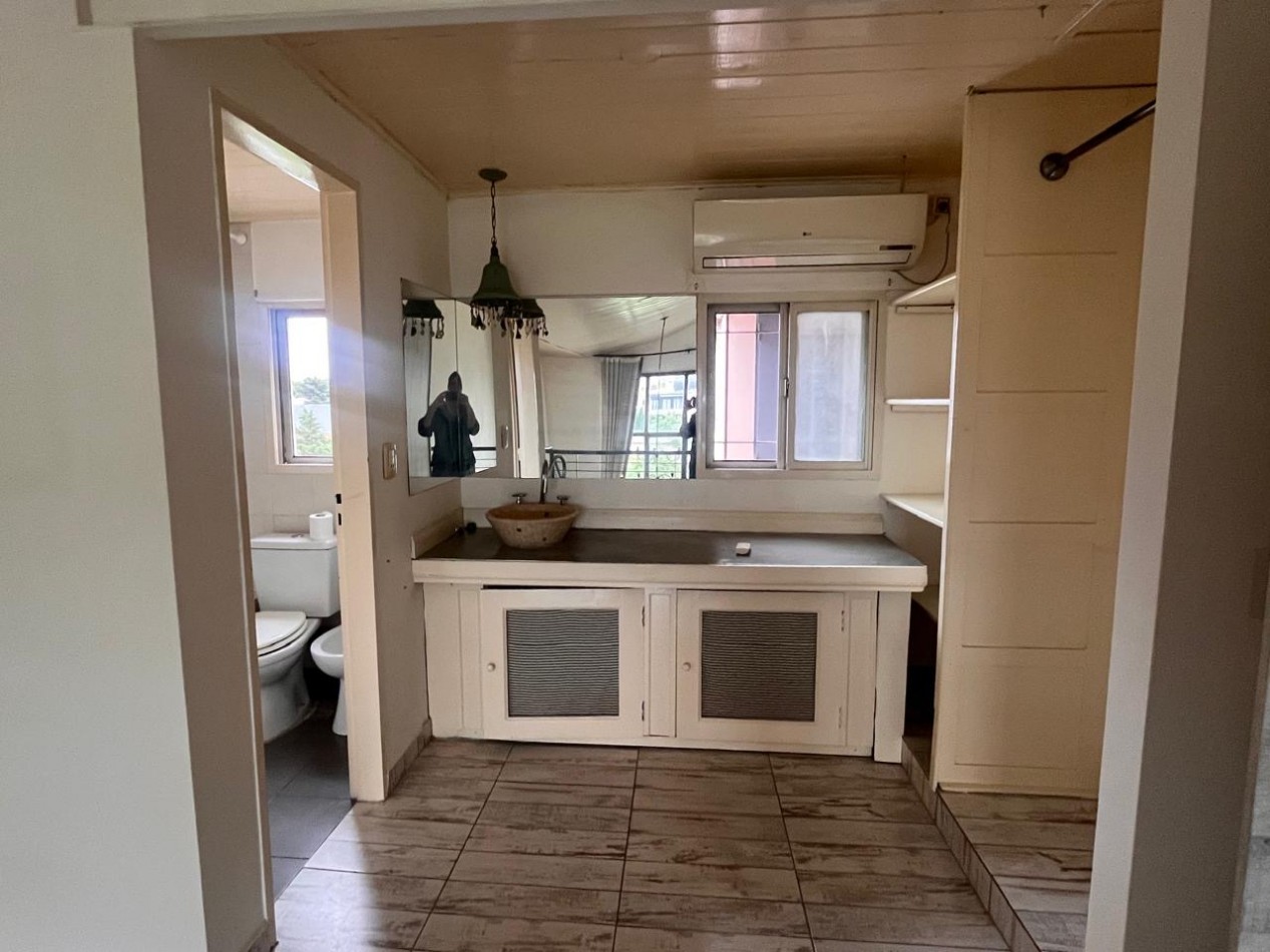 Departamento en duplex en alquiler con cochera por un año