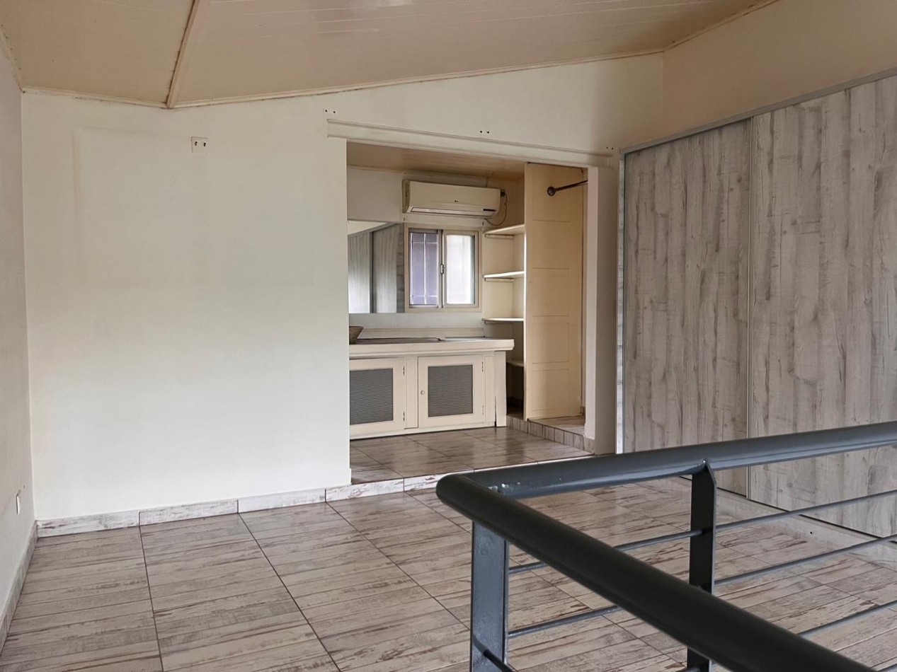 Departamento en duplex en alquiler con cochera por un año