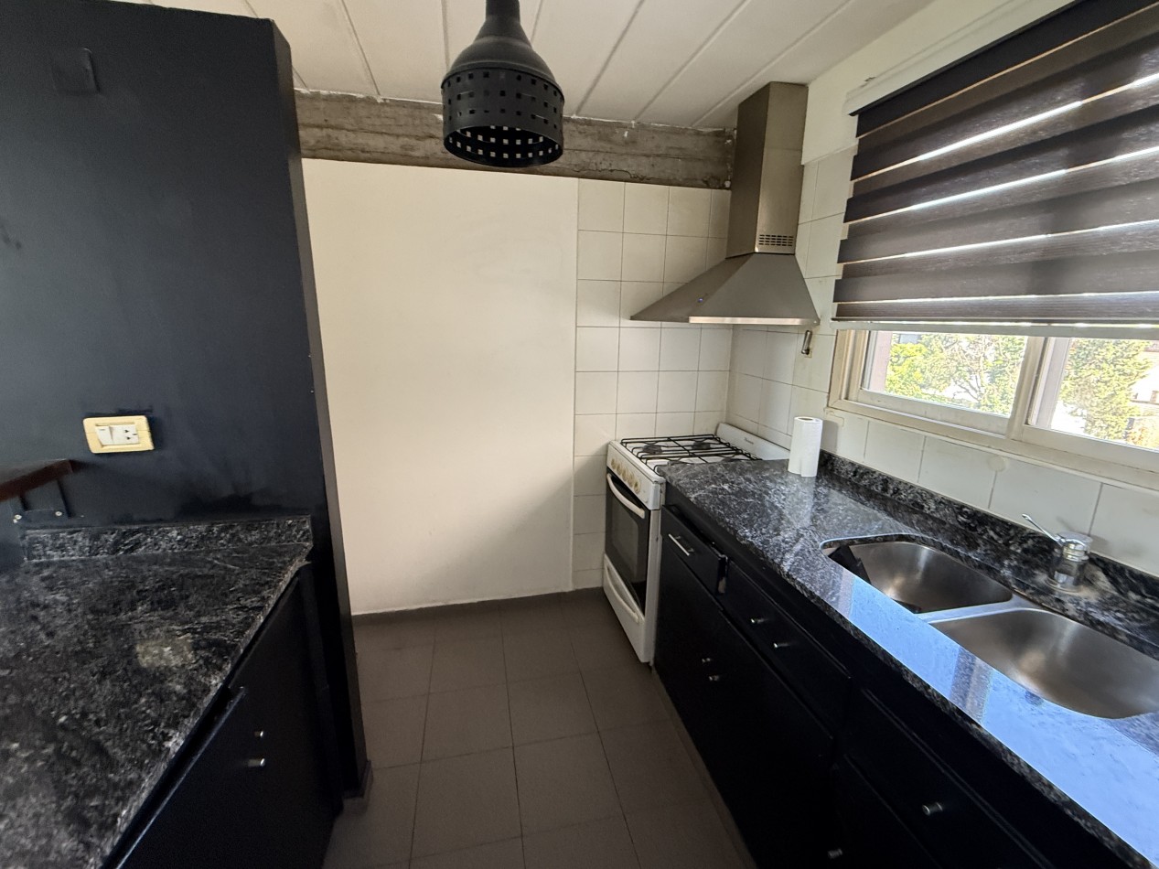 Departamento en duplex en alquiler con cochera por un año