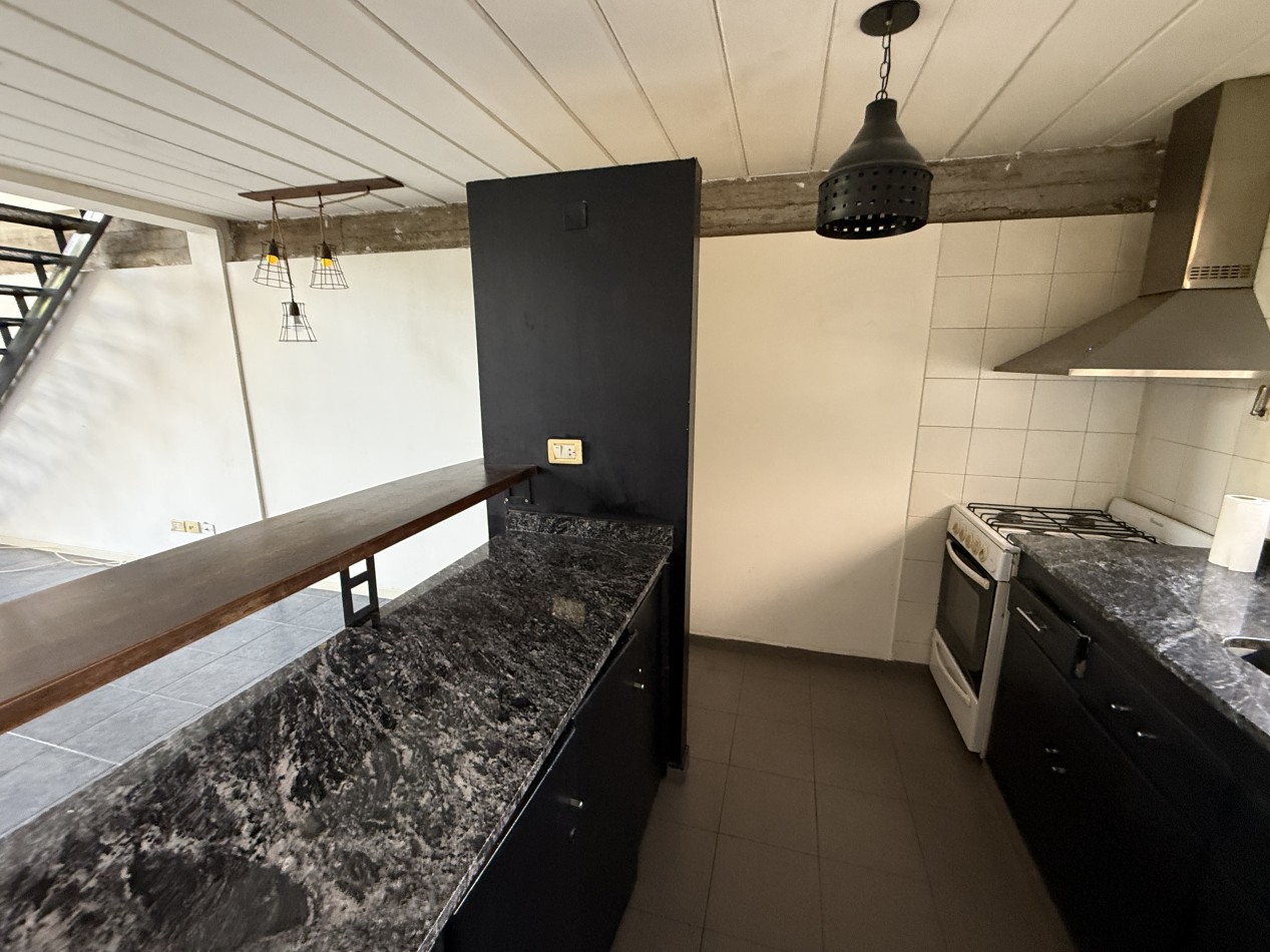 Departamento en duplex en alquiler con cochera por un año