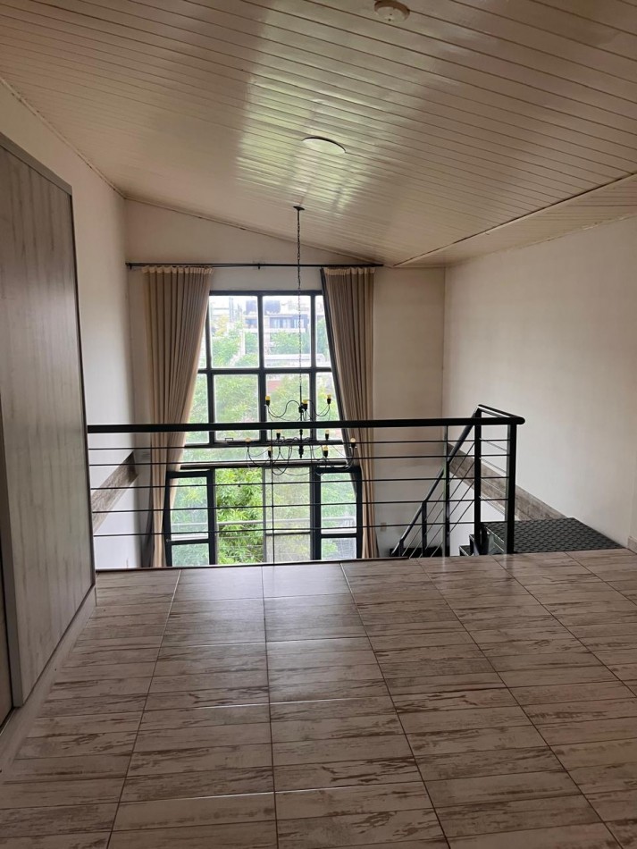 Departamento en duplex en alquiler con cochera por un año
