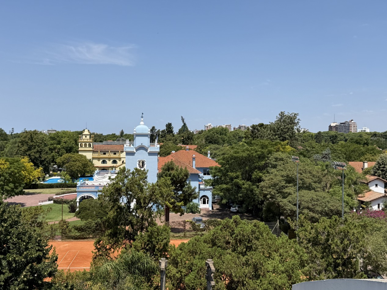 Departamento duplex en venta en San Isidro con terraza y cocheras