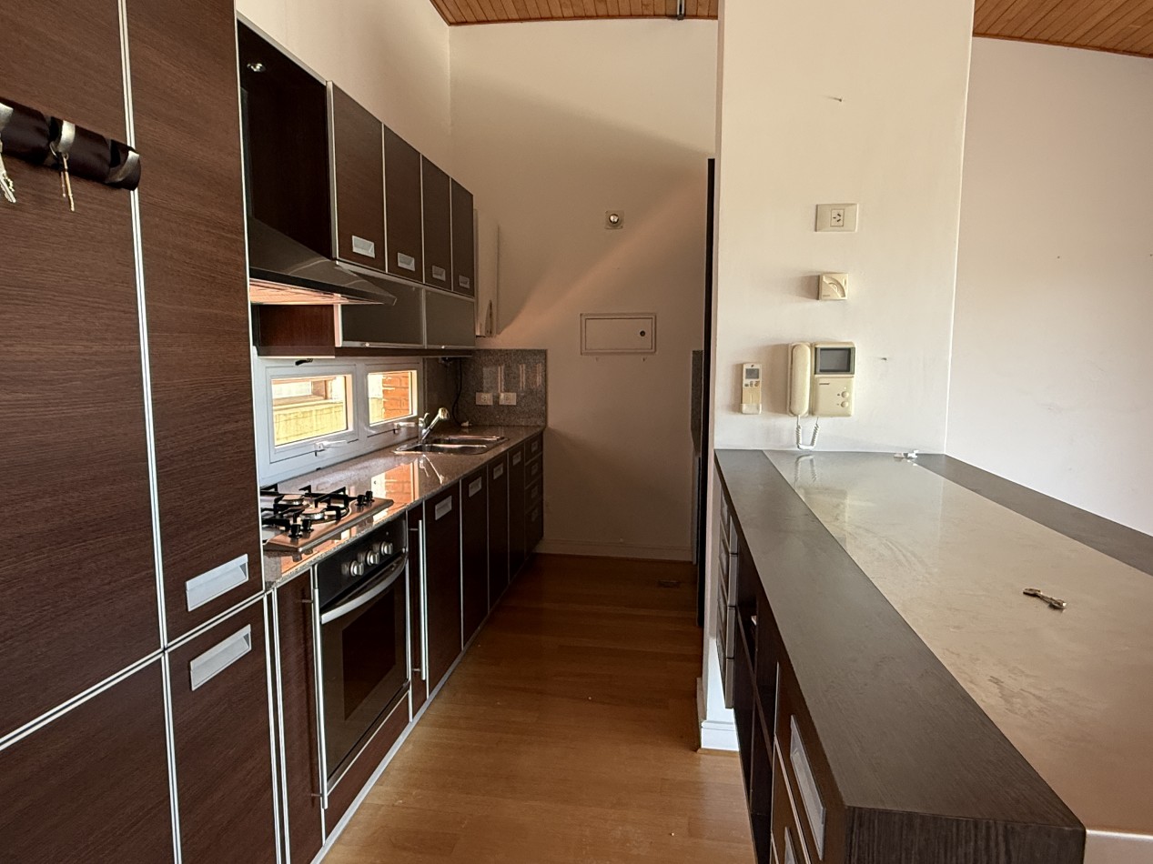 Departamento duplex en venta en San Isidro con terraza y cocheras