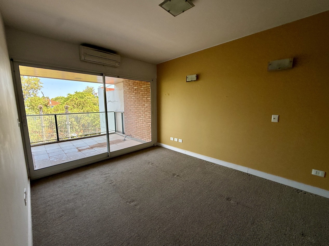 Departamento duplex en venta en San Isidro con terraza y cocheras