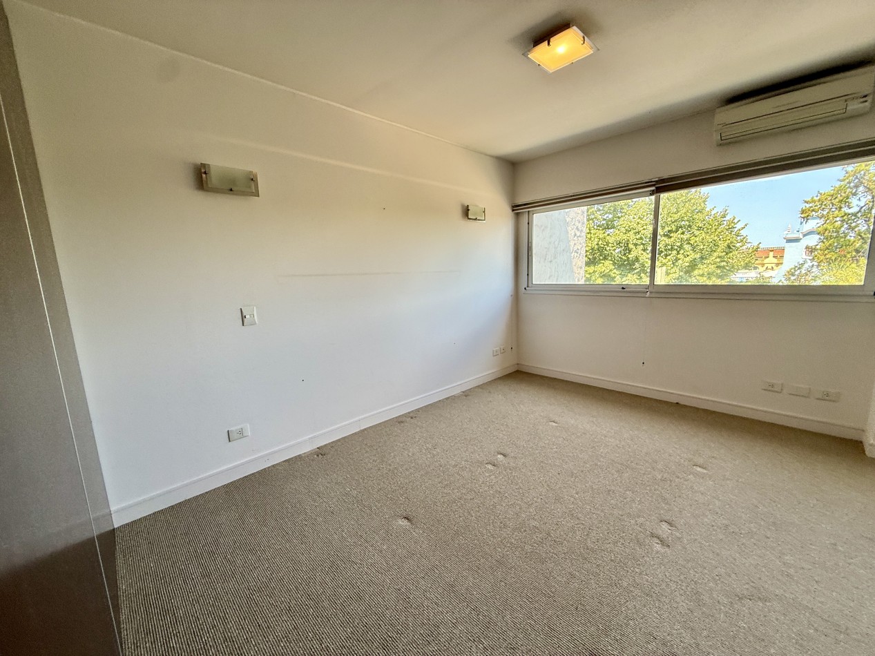 Departamento duplex en venta en San Isidro con terraza y cocheras