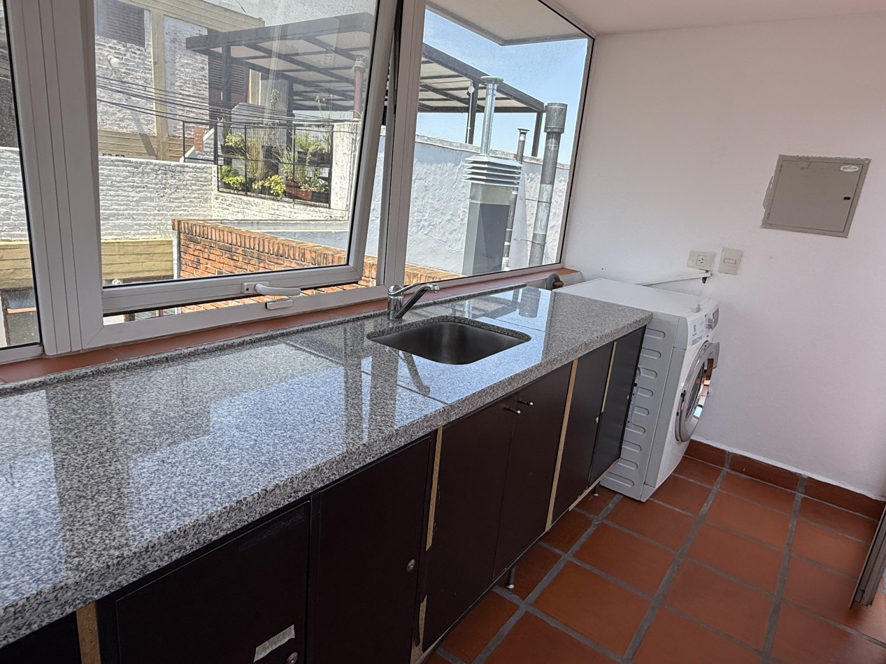 Departamento duplex en venta en San Isidro con terraza y cocheras