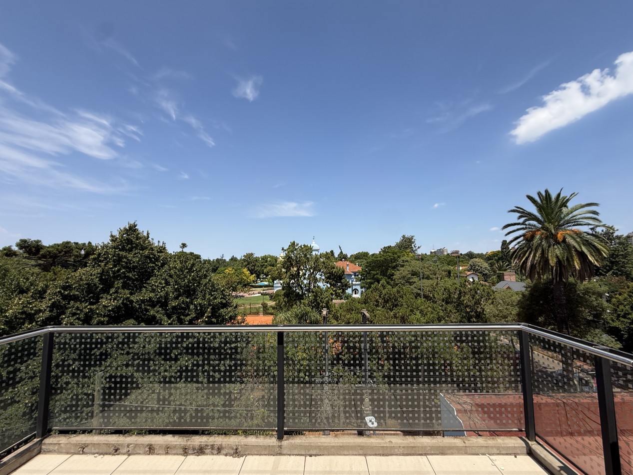 Departamento duplex en venta en San Isidro con terraza y cocheras