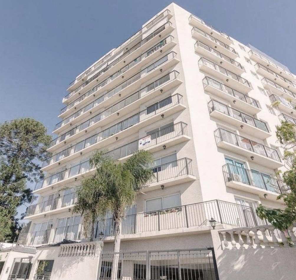 Departamento en venta de dos ambientes con balcon y cochera