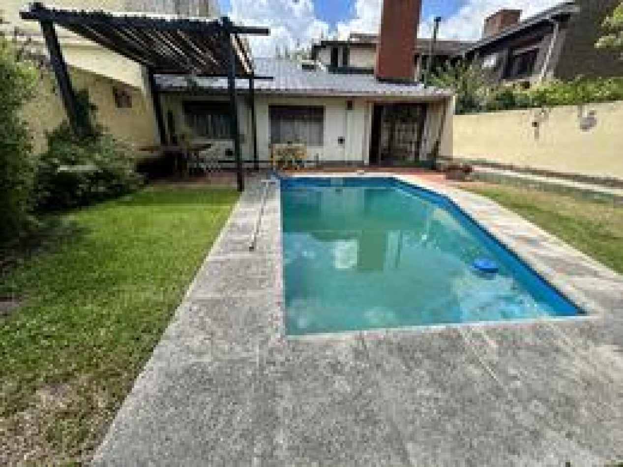 Casa en venta en Martinez con jardin en zona residencial