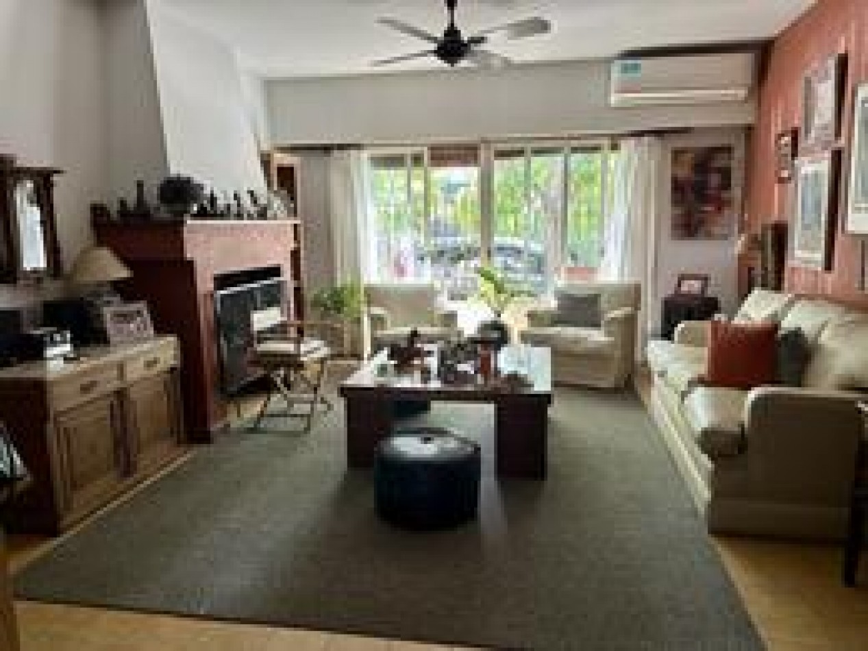 Casa en venta en Martinez con jardin en zona residencial
