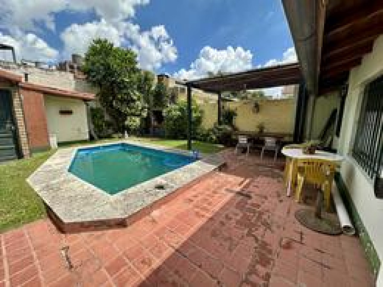 Casa en venta en Martinez con jardin en zona residencial
