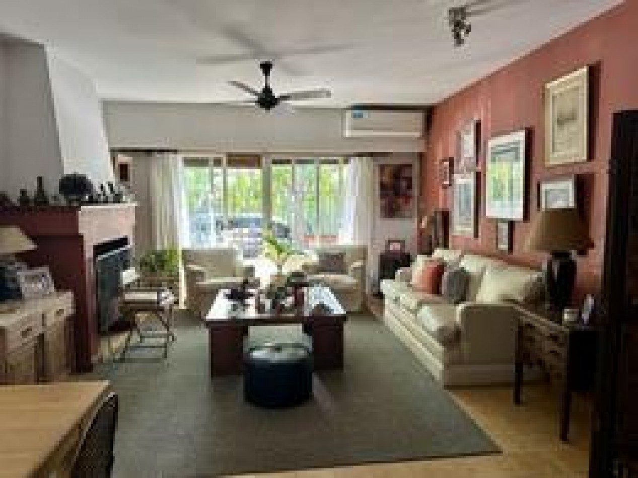 Casa en venta en Martinez con jardin en zona residencial
