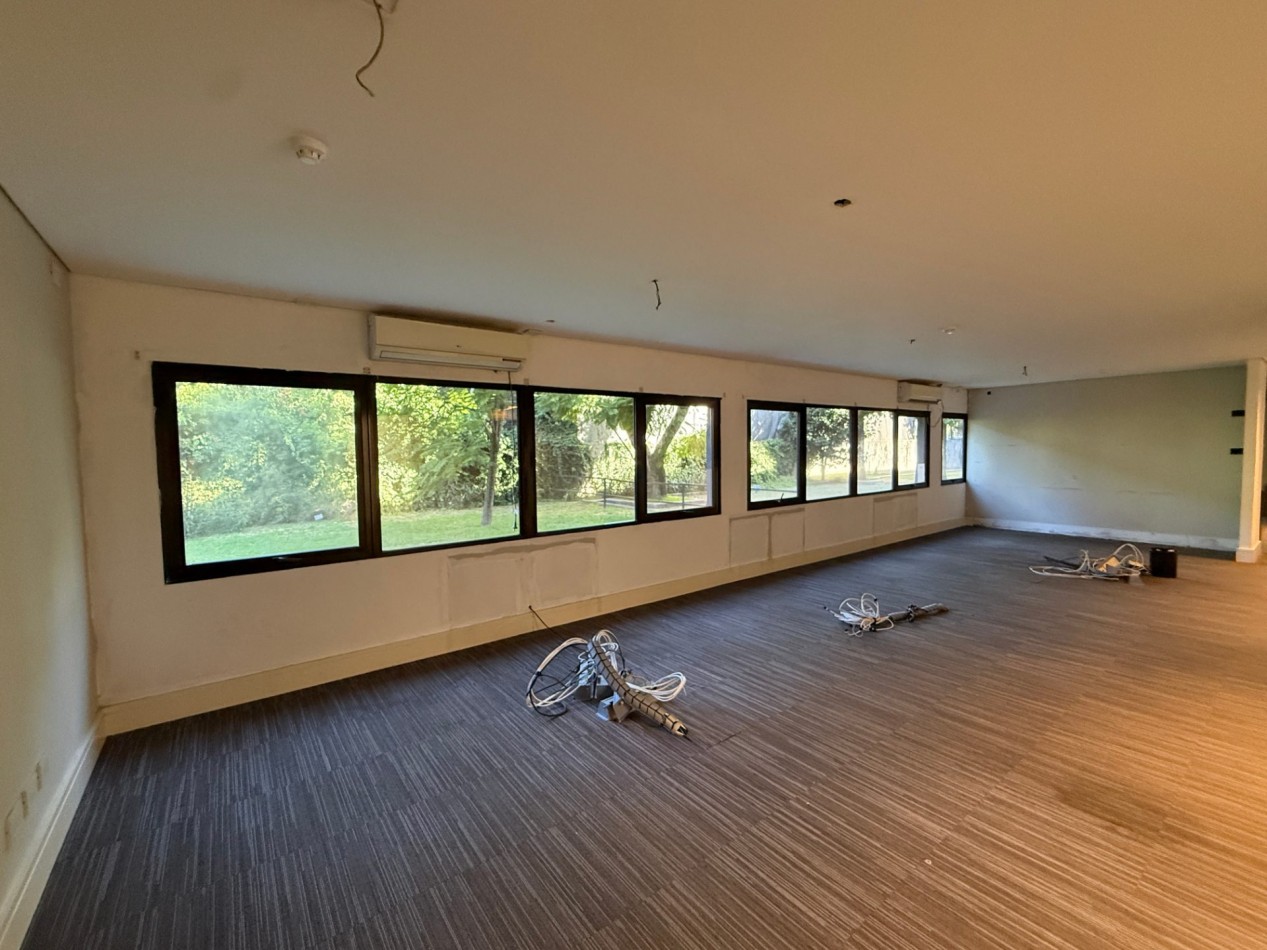 Oficina en alquiler/Venta con cocheras en Lomas San Isidro