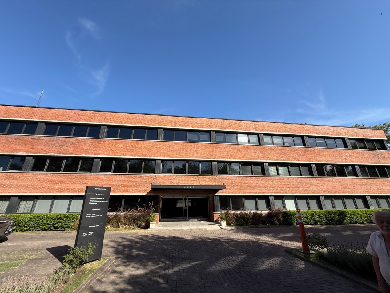Oficina en alquiler/Venta con cocheras en Lomas San Isidro