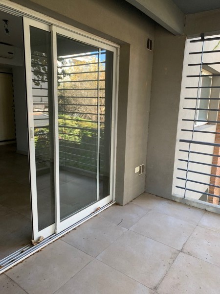BAJO DE PRECIO-. DEPTO C/BALCON Y PARRILLA- COCHERA- DOS AMBIENTES AMPLIOS