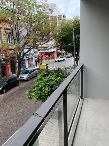 **CERCA DE TODO**NUEVO VALOR* SAN ISIDRO CASCO HISTORICO** 3 AMBIENTES GRANDES CON COCHERA-PISO 1°