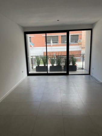 **CERCA DE TODO**NUEVO VALOR* SAN ISIDRO CASCO HISTORICO** 3 AMBIENTES GRANDES CON COCHERA-PISO 1°