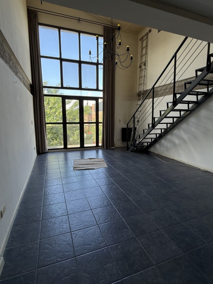 Departamento en duplex en alquiler con cochera por un año