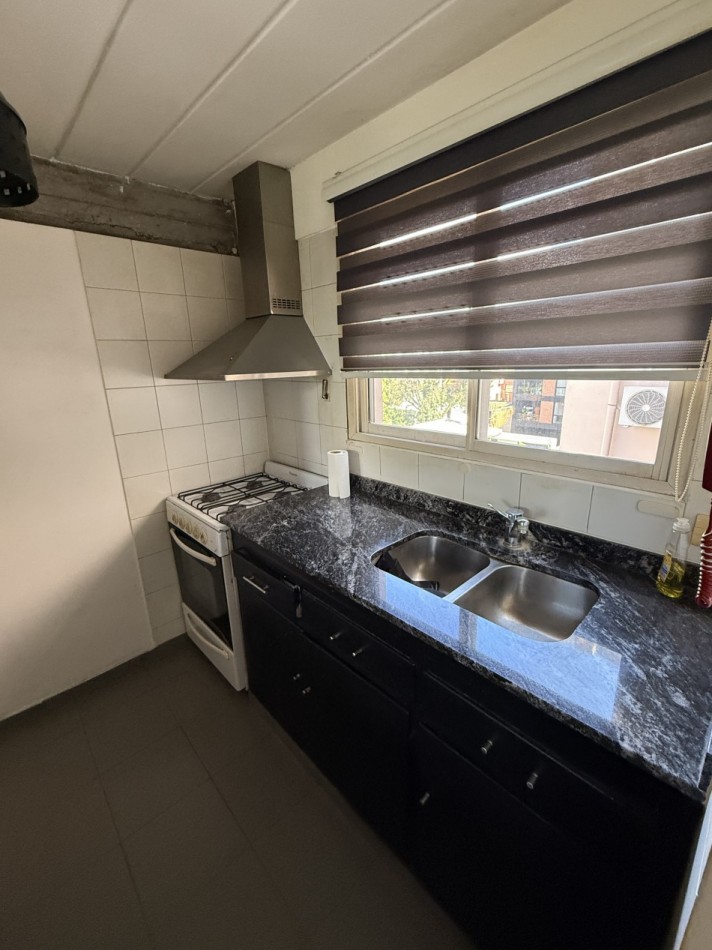 Departamento en duplex en alquiler con cochera por un año