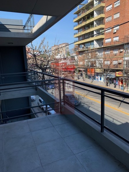 TRES AMBIENTES CON DOS BAÑOS- BALCON-COCHERA- CON EXCELENTE UBICACION-