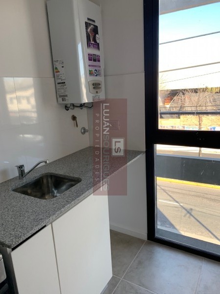 TRES AMBIENTES CON DOS BAÑOS- BALCON-COCHERA- CON EXCELENTE UBICACION-