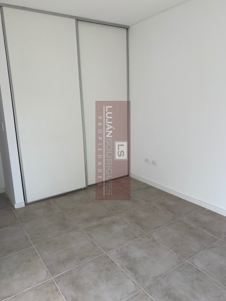TRES AMBIENTES CON DOS BAÑOS- BALCON-COCHERA- CON EXCELENTE UBICACION-