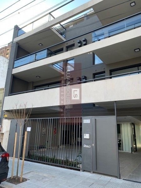 TRES AMBIENTES CON DOS BAÑOS- BALCON-COCHERA- CON EXCELENTE UBICACION-